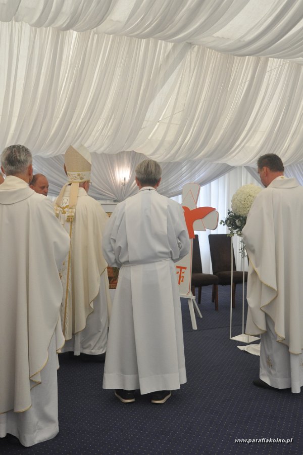 016 Pierwsza Eucharystia.jpg